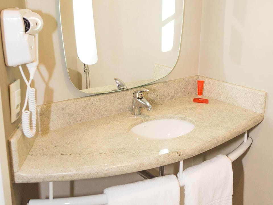 Standard Apartment, 2 Twin Beds | Minibar, desk, soundproofing, free cribs/infant beds
