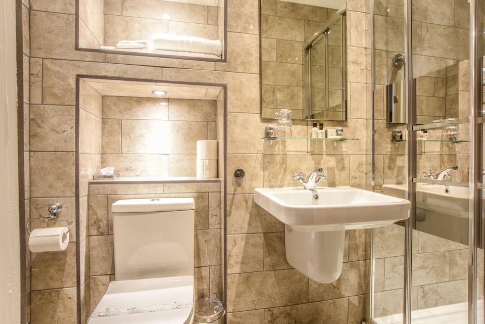 Deluxe Double Room, Ensuite, Garden View (Terrace - Four Poster ) | Bathroom | Shower, free toiletries, hair dryer, towels