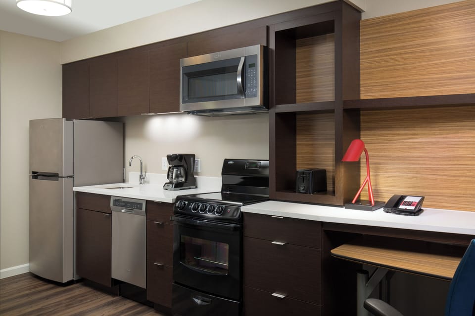 Fridge, microwave, stovetop, dishwasher