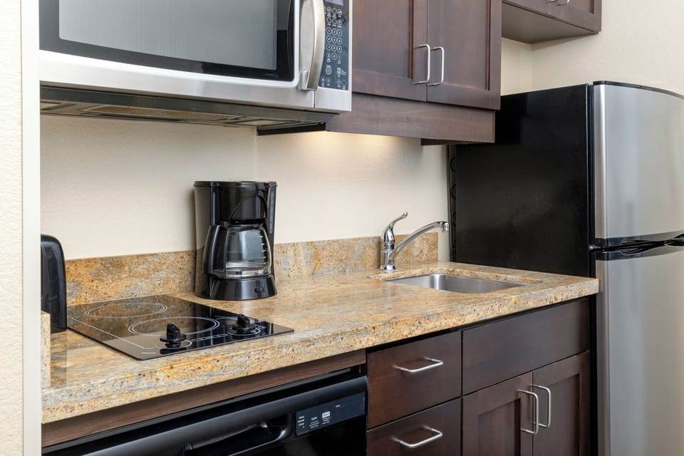 Fridge, microwave, stovetop, dishwasher