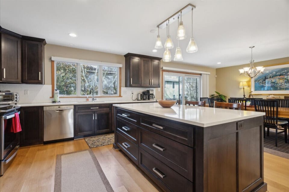 This spacious kitchen has everything you need - prepping and cleanup made easy.