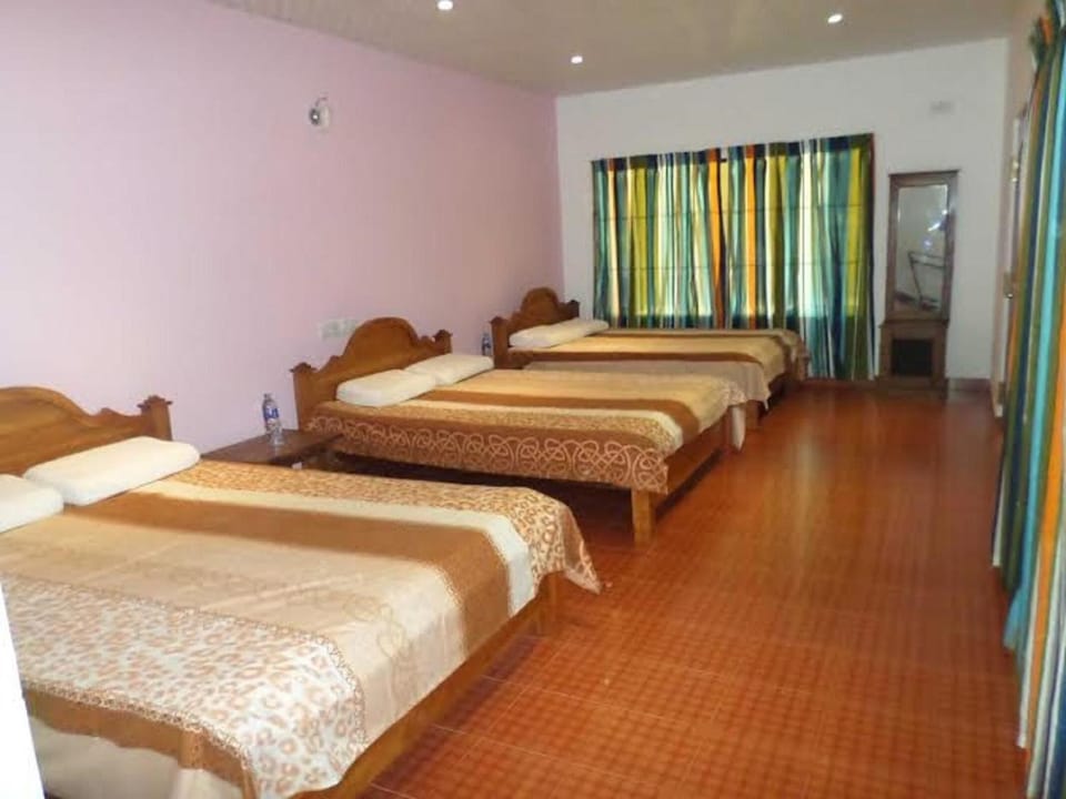 1 bedroom, desk, iron/ironing board, rollaway beds