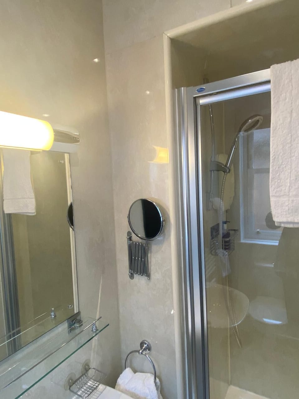 Comfort Double or Twin Room, Ensuite, Courtyard View | Bathroom