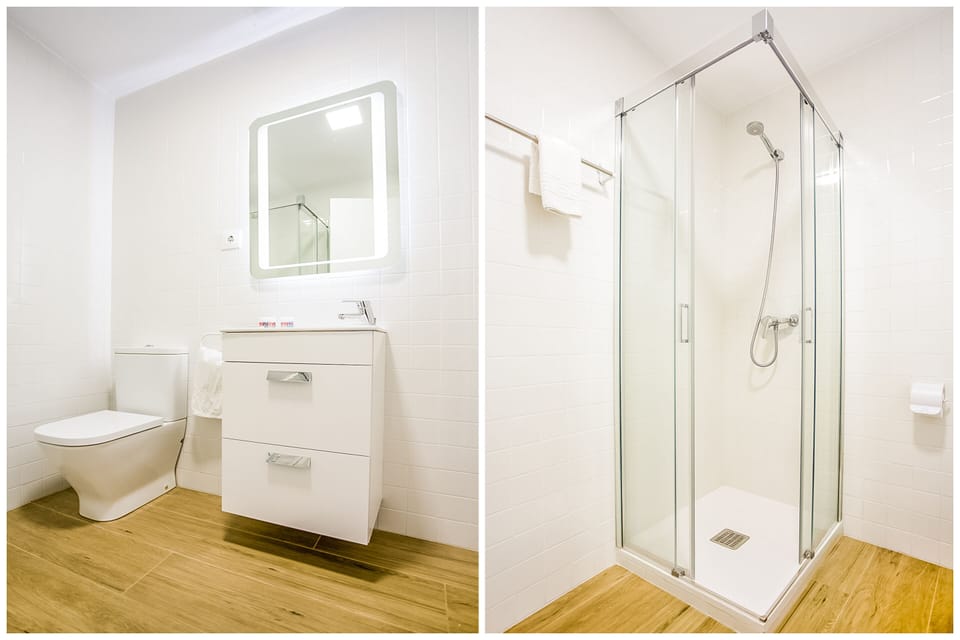 Double Room (Extra Bed & Private Exterior Bathroom) | Bathroom | Free toiletries, hair dryer, towels, soap