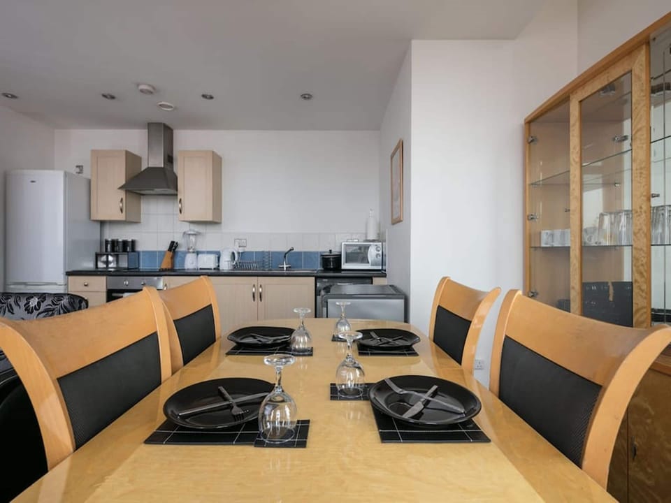 Luxury Apartment, 2 Bedrooms (Chats06) | 2 bedrooms, premium bedding, individually decorated