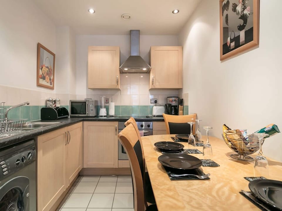 Luxury Apartment, 2 Bedrooms (Chats07) | 2 bedrooms, premium bedding, individually decorated
