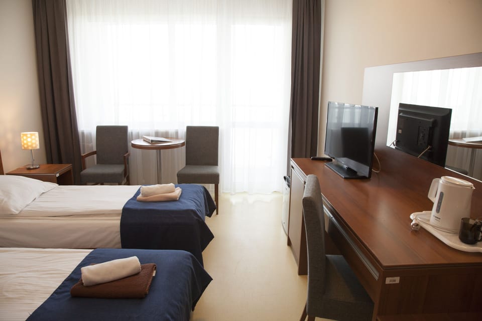 Comfort Double Room, Sea View | Desk, bed sheets