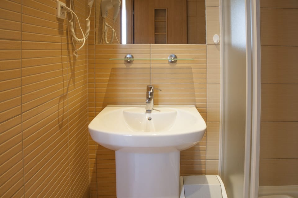 Comfort Single Room, Sea View | Bathroom sink