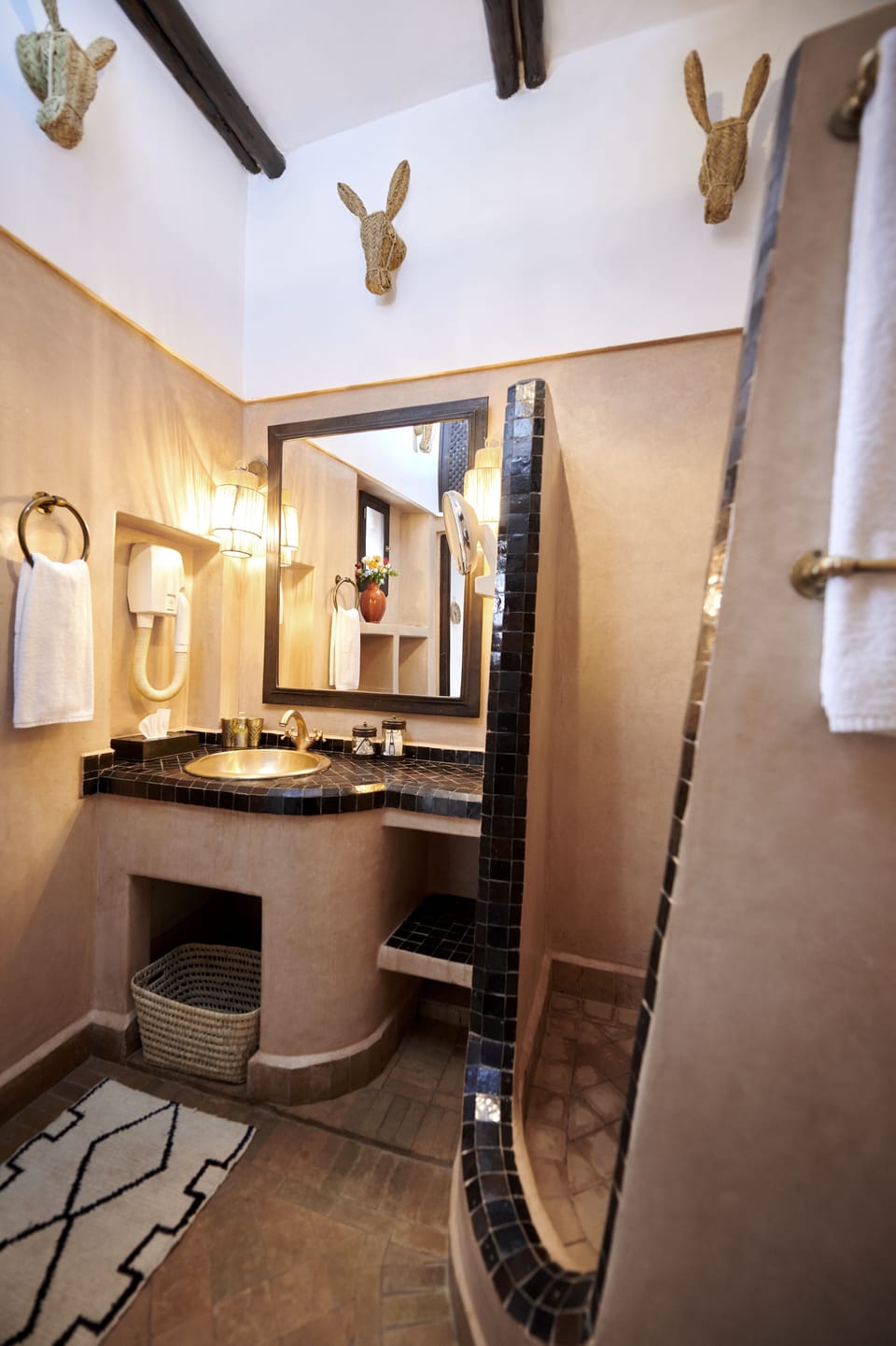 Signature House, 4 Bedrooms | Bathroom | Shower, hair dryer, bathrobes, towels