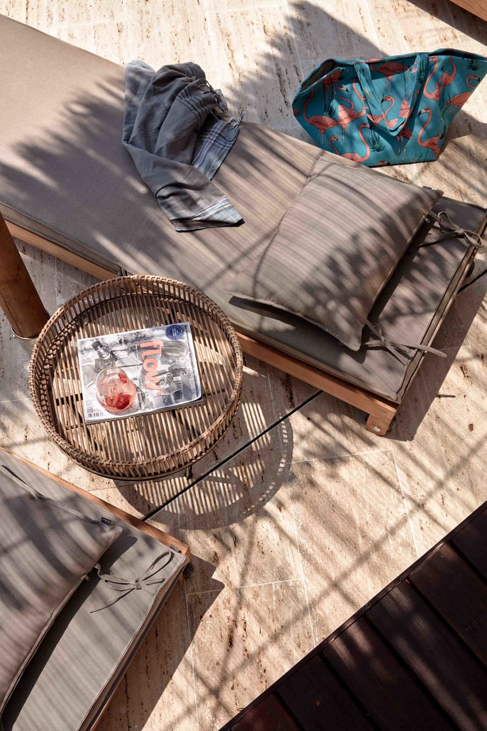 Seasonal outdoor pool, free cabanas, pool umbrellas
