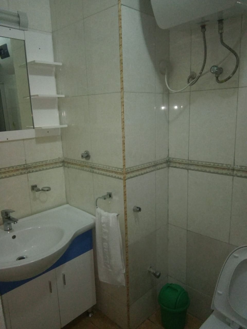 Deep soaking tub, rainfall showerhead, free toiletries, towels