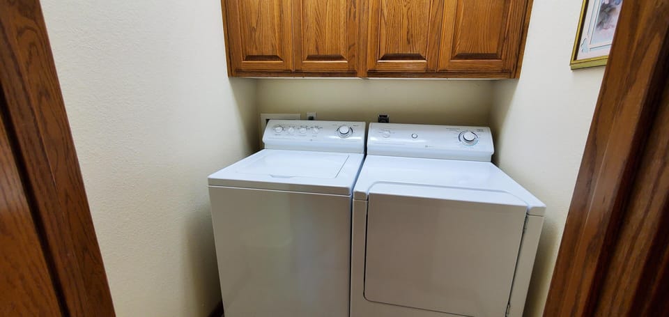Laundry (lower level)