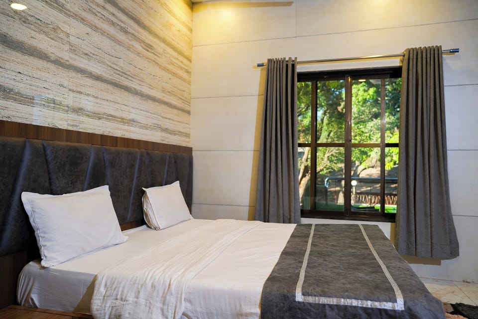 Premium Room | Free WiFi, bed sheets