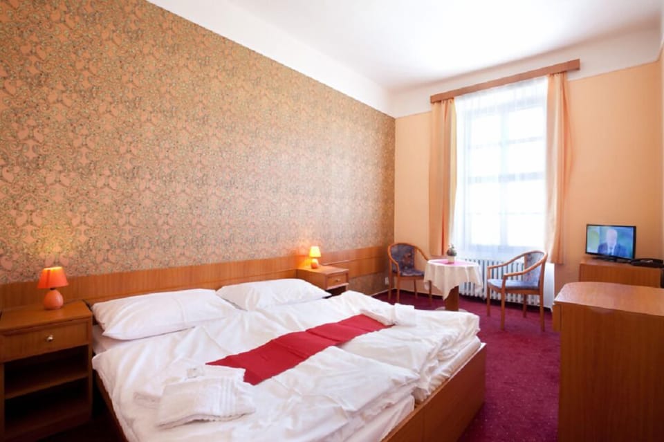 Basic Double or Twin Room, Private Bathroom | In-room safe, desk, free WiFi, bed sheets