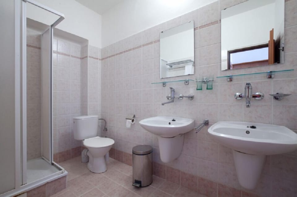 Economy Double Room, Shared Bathroom | Bathroom amenities | Free toiletries, hair dryer, towels