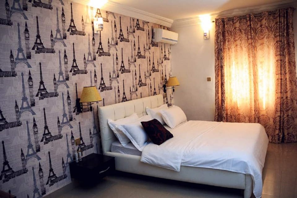 Premium bedding, minibar, individually decorated, individually furnished