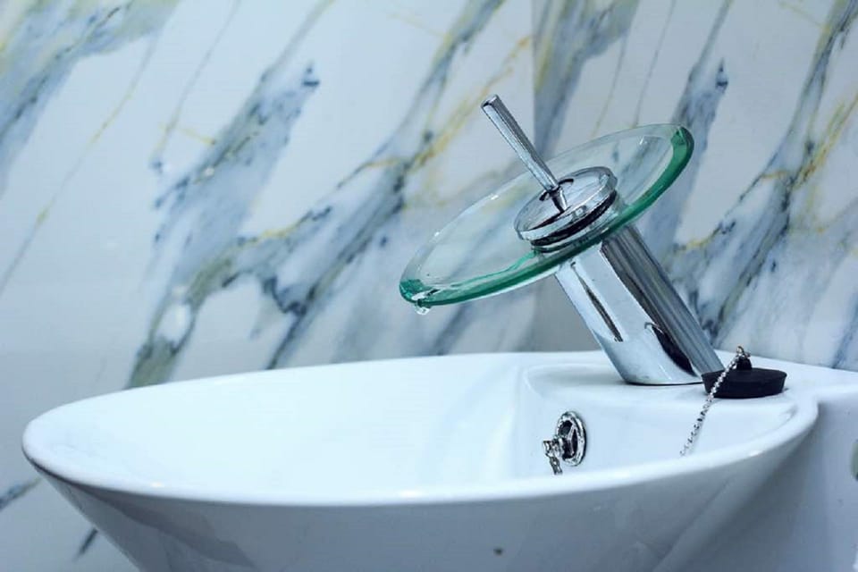 Bathroom sink