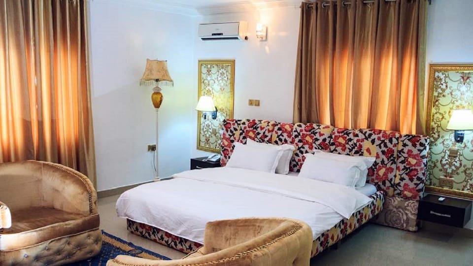 Premium bedding, minibar, individually decorated, individually furnished