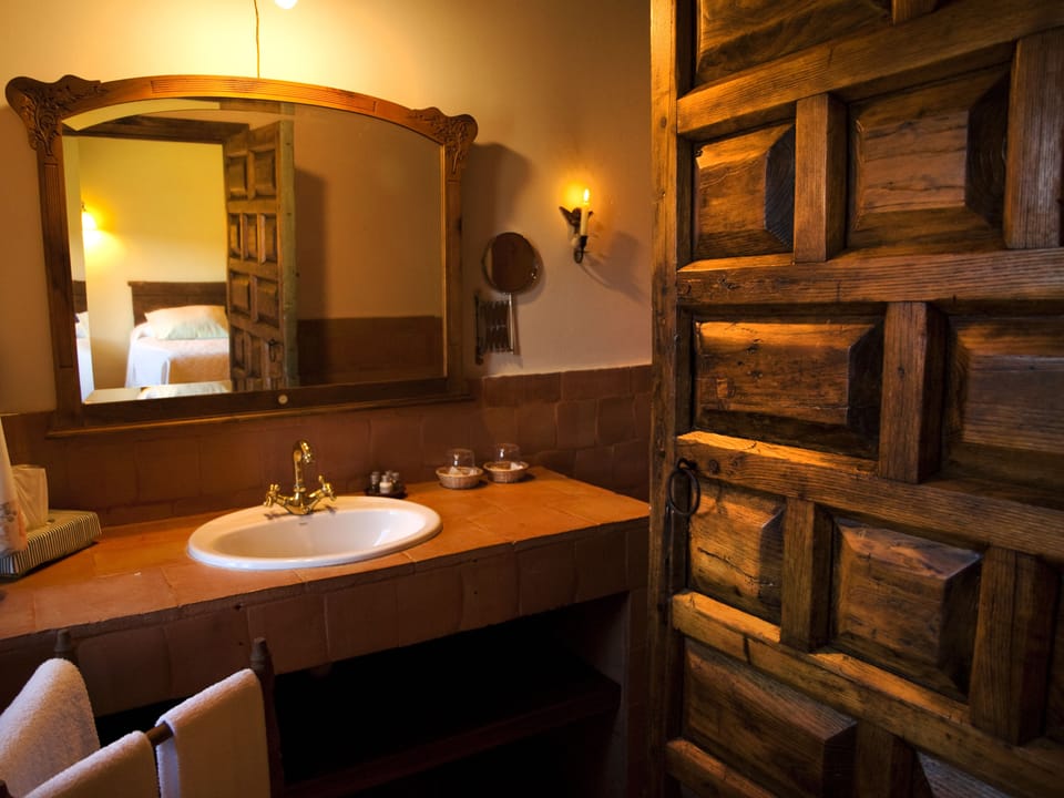 Bathroom sink