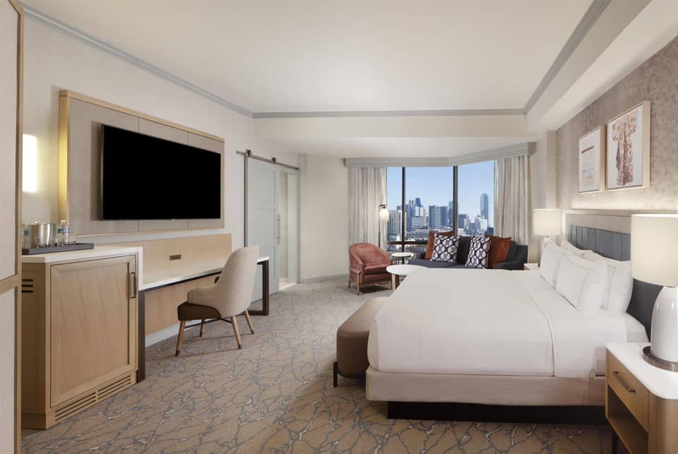 Room, 1 King Bed, Corner | Premium bedding, pillowtop beds, in-room safe, iron/ironing board