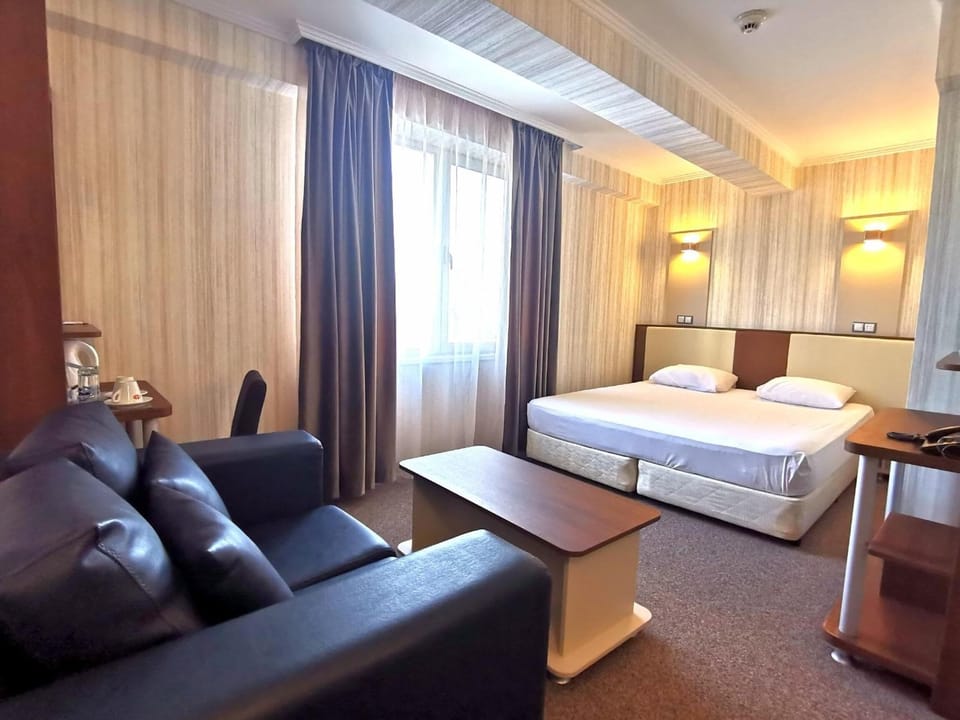 Blackout drapes, soundproofing, free WiFi, bed sheets