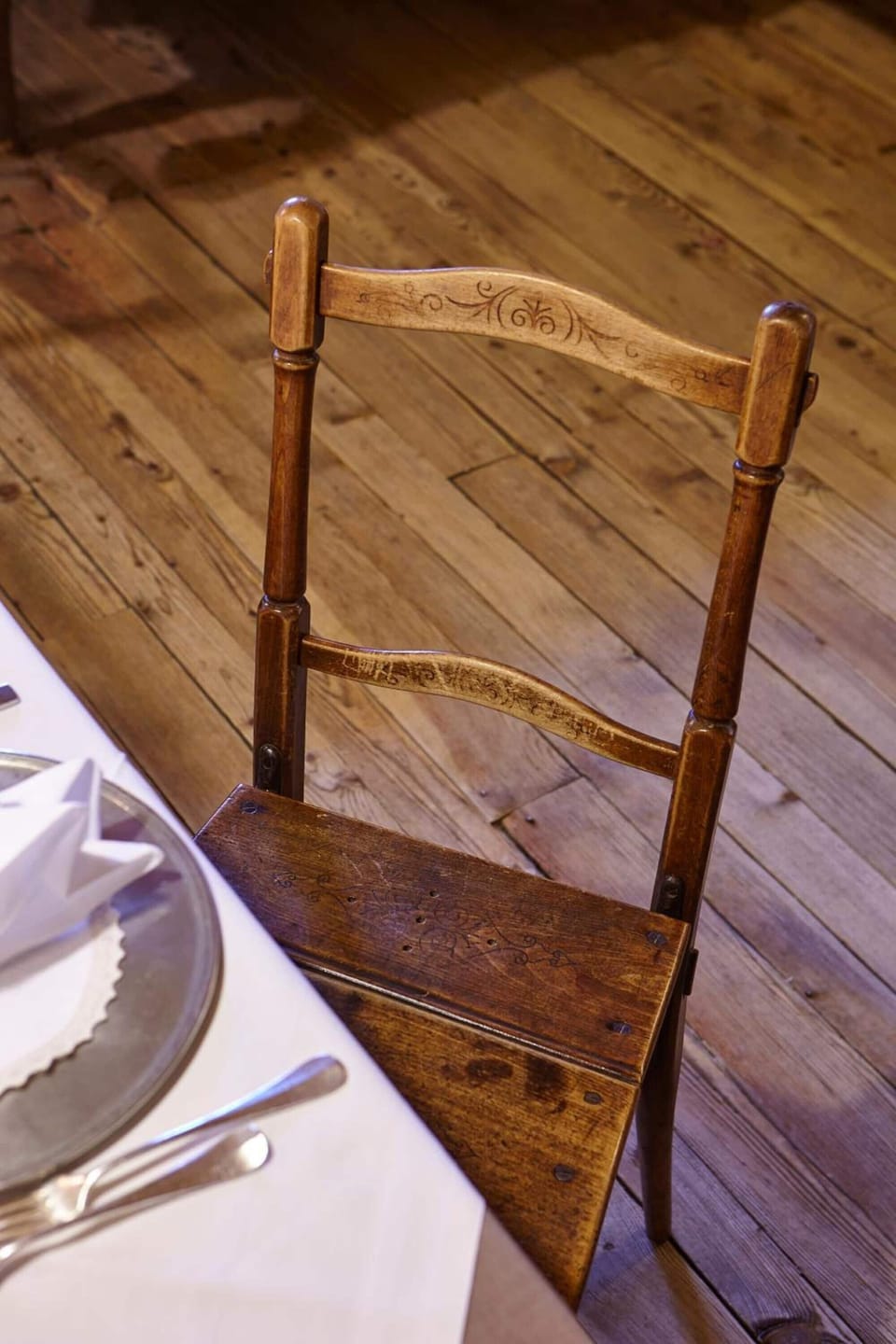 Lunch and dinner served, local and international cuisine