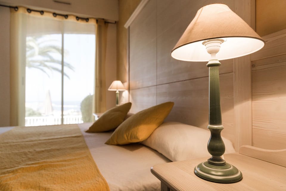 Comfort Double Room | Minibar, in-room safe, desk, laptop workspace