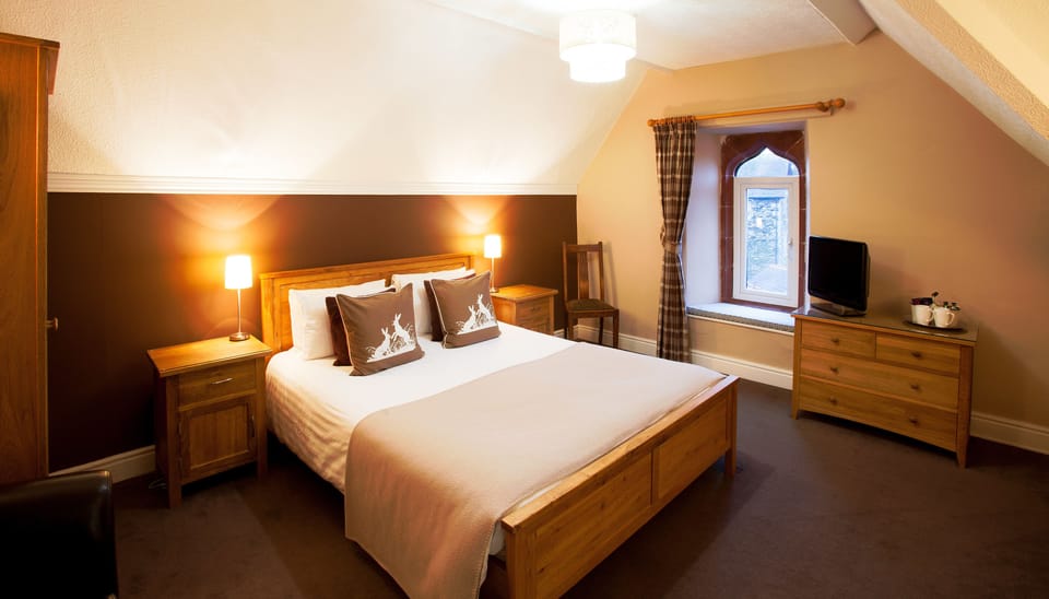 Large Standard Comfy (Room 7) | Desk, iron/ironing board, free WiFi, bed sheets