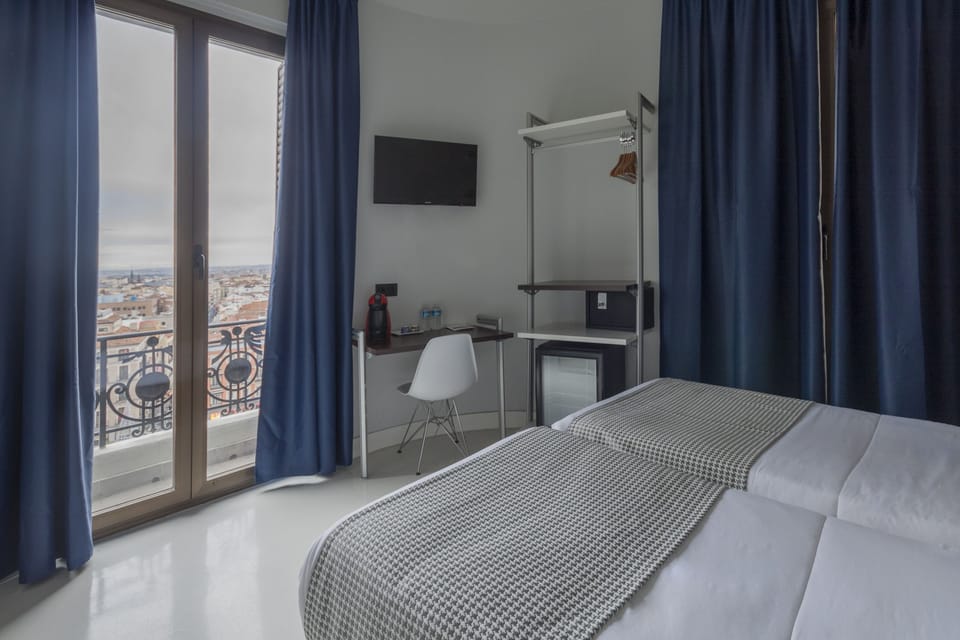 Double Room, 2 Twin Beds | Minibar, in-room safe, soundproofing, free WiFi