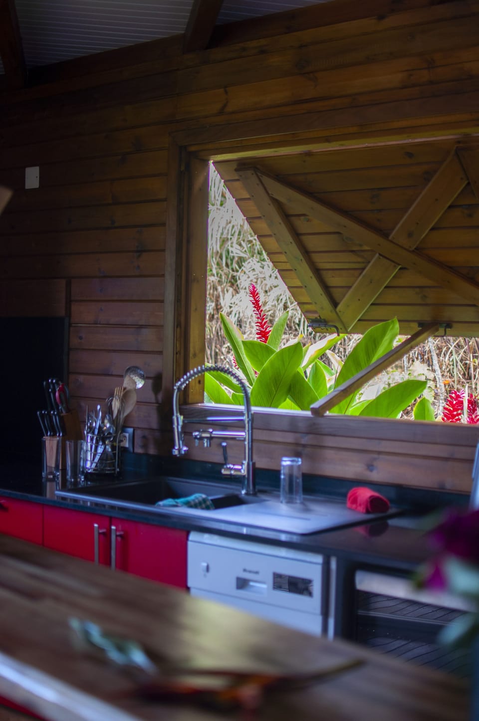 Comfort Studio, 1 Bedroom, Non Smoking, Hot Tub | Private kitchen | Full-size fridge, microwave, oven, stovetop