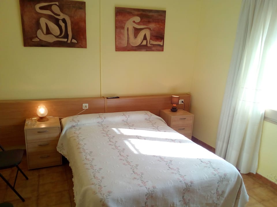 Basic Double or Twin Room | Desk, blackout drapes, free WiFi, bed sheets