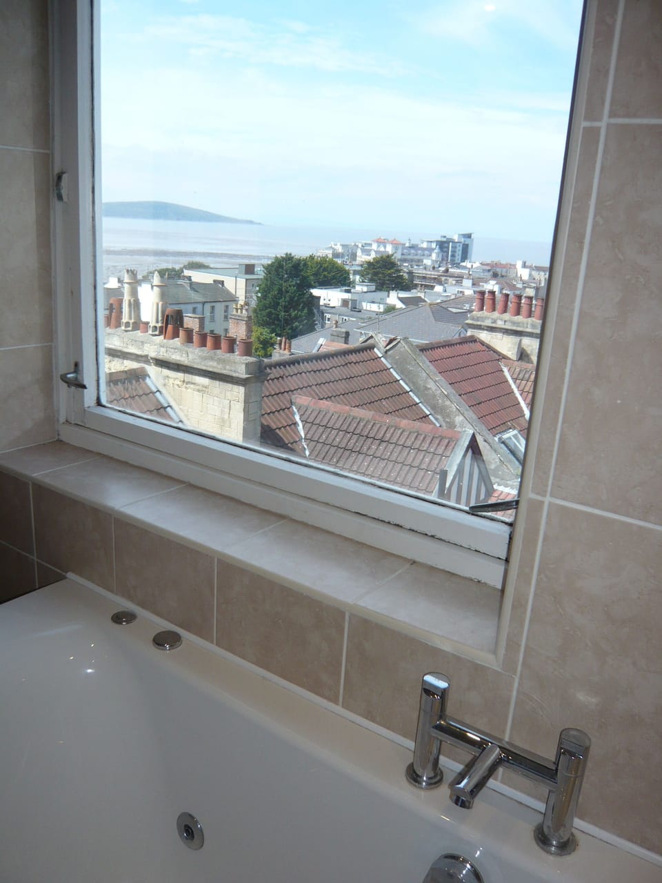 Double Room | Bathroom | Shower, free toiletries, hair dryer, towels