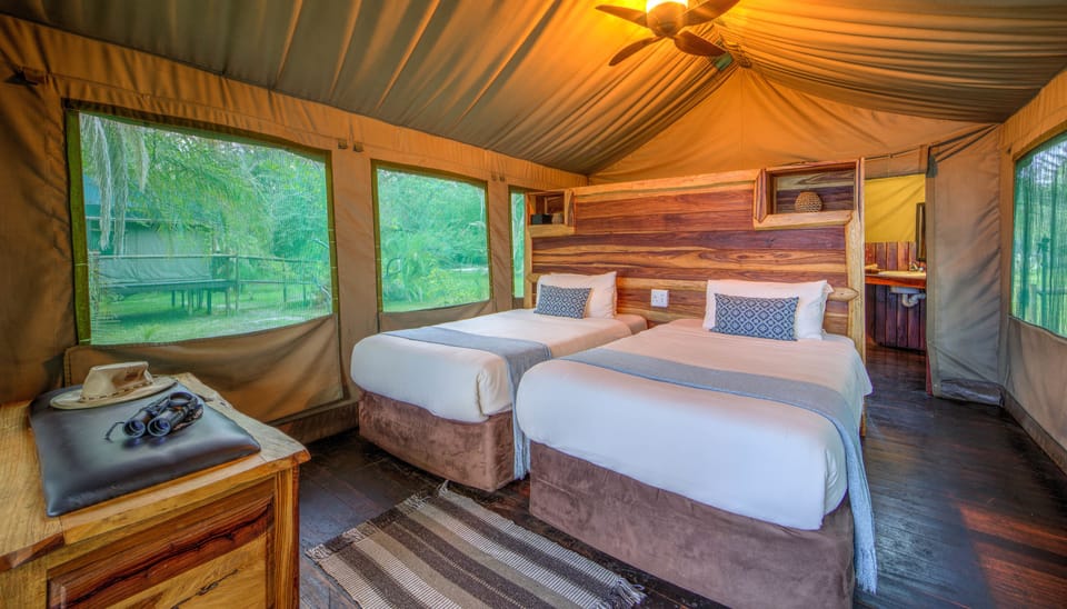 Xaro Lodge | In-room safe, desk, laptop workspace, blackout drapes