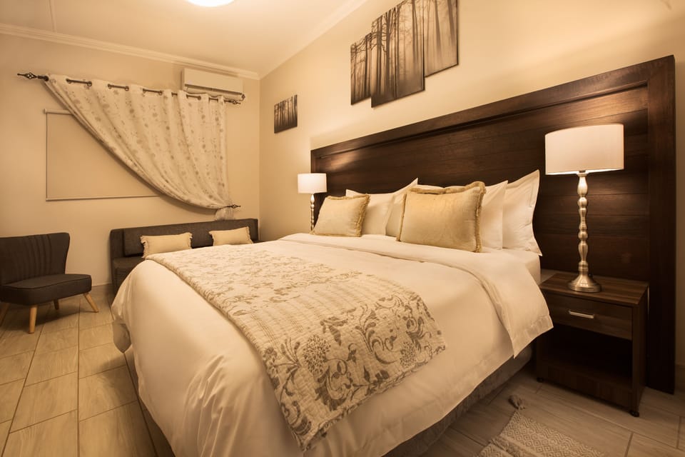 Family Unit | 1 bedroom, premium bedding, in-room safe, desk