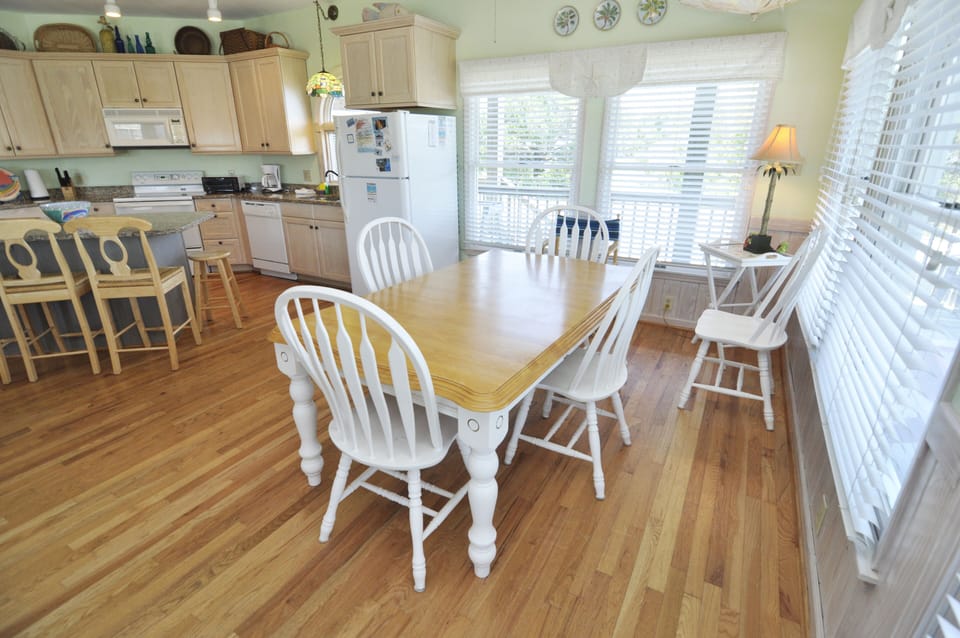 Dining Area (alternate view)