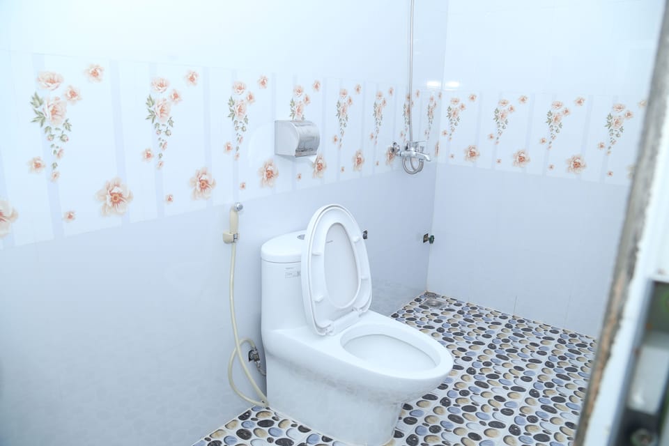 Shower, hydromassage showerhead, eco-friendly toiletries, hair dryer