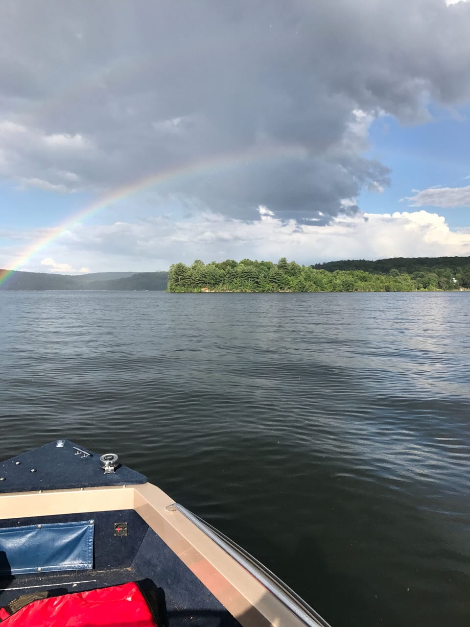 Lake House on Lake Wallenpaupack,boat dock included,Home has WiFi  3 BDRM’s 2b’s Chalet in Lake Wallenpaupack