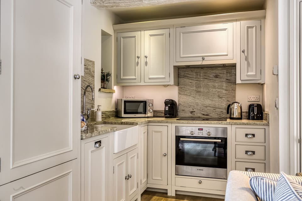 The well-equipped kitchen