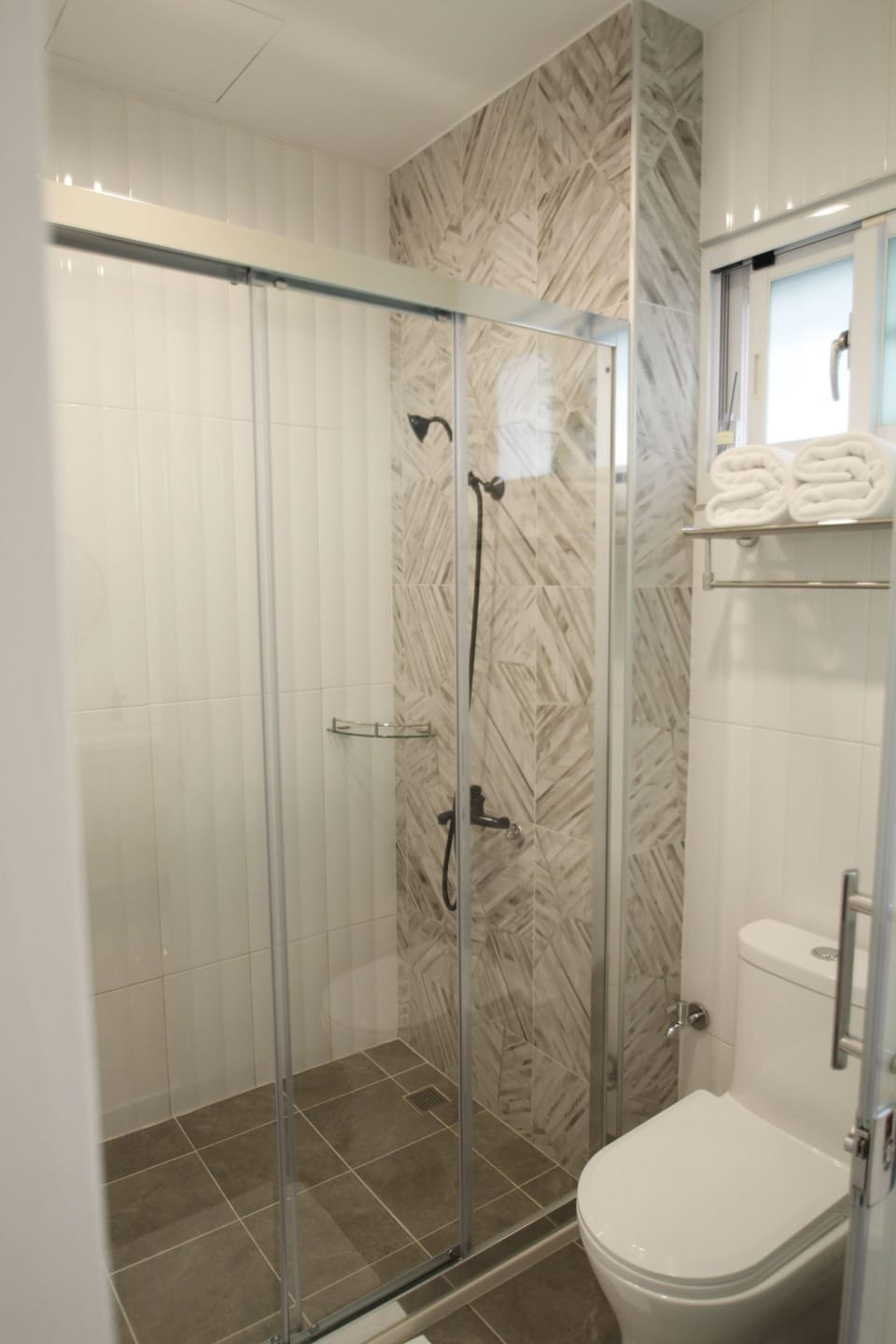 Standard Double Room, 1 King Bed | Bathroom | Shower, free toiletries, hair dryer, slippers