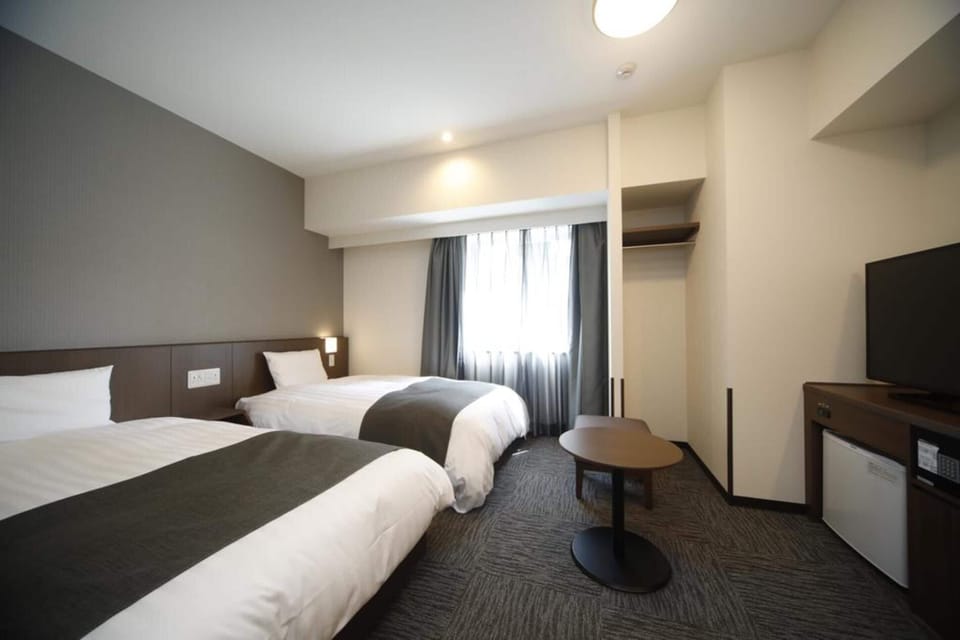 In-room safe, soundproofing, WiFi (free), bed sheets