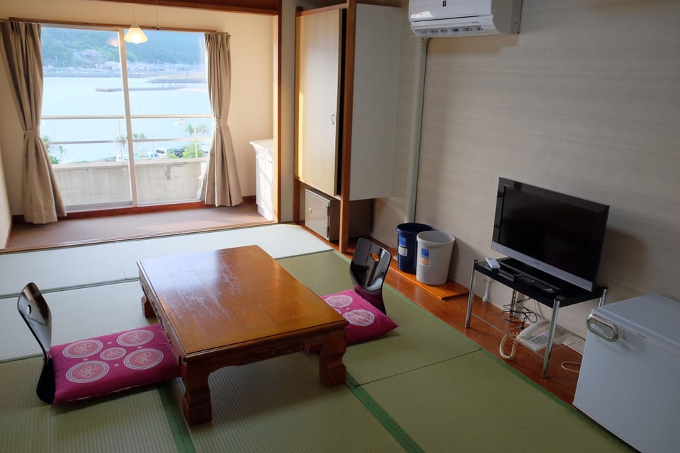 Japanese Style Room For 3 People with Shared Bathroom and Toilet | In-room safe, WiFi (free)