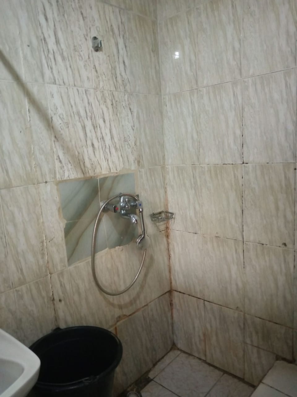 Royal Room | Bathroom | Shower, rainfall showerhead, towels