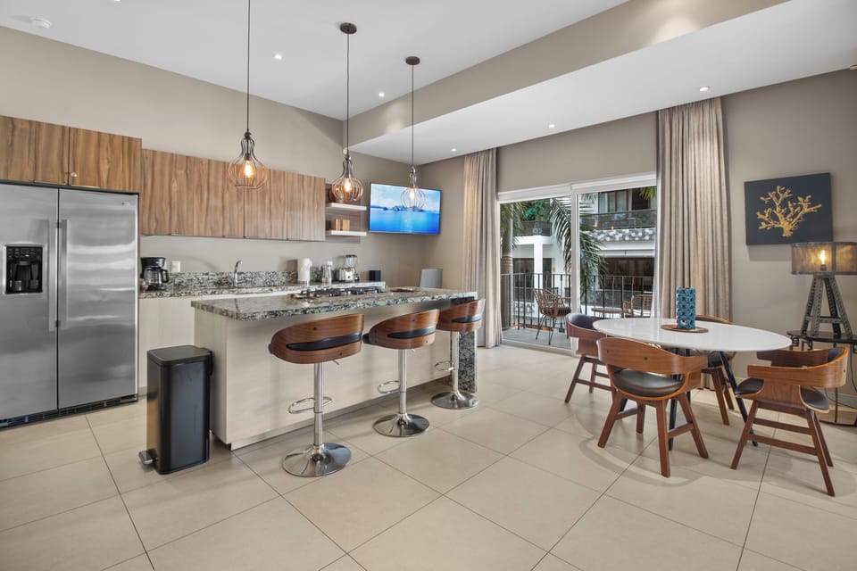 Kitchen - Fully-equipped with fridge, stove, oven and dishwasher