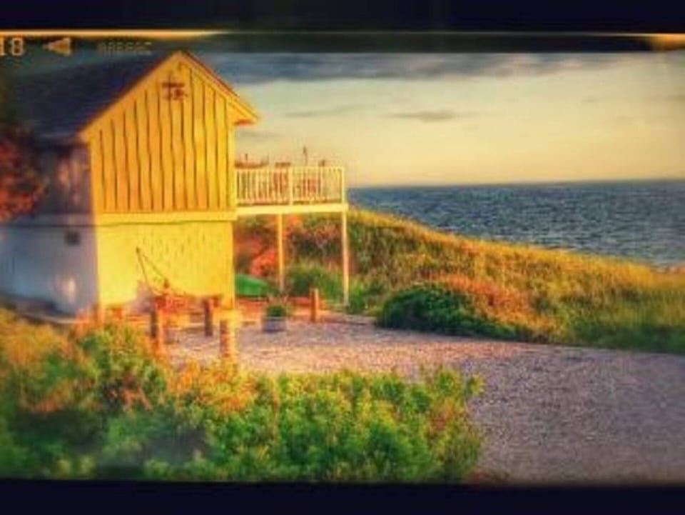 Spectacular Private Waterfront Cottage on Bayside. Panoramic Views. Pet Friendly House in Wellfleet