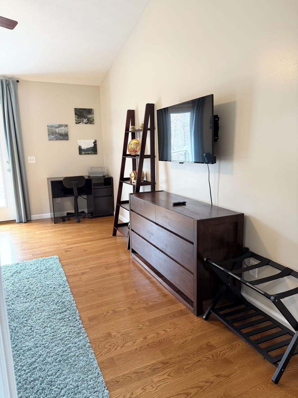 Master bedroom with on suite bathroom. Desk/work space. 