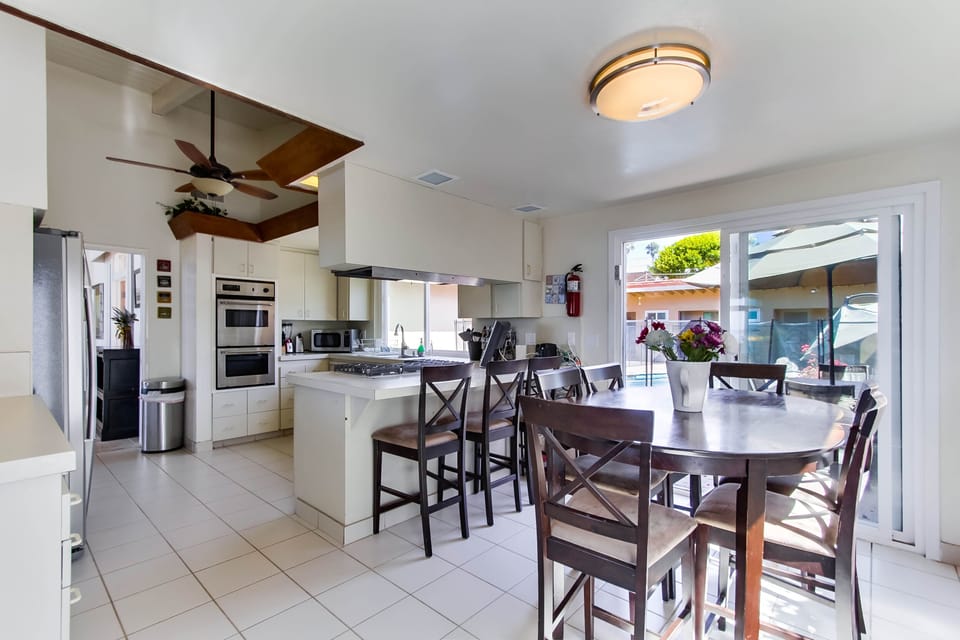 Poolside Open Kitchen and Dinette Area