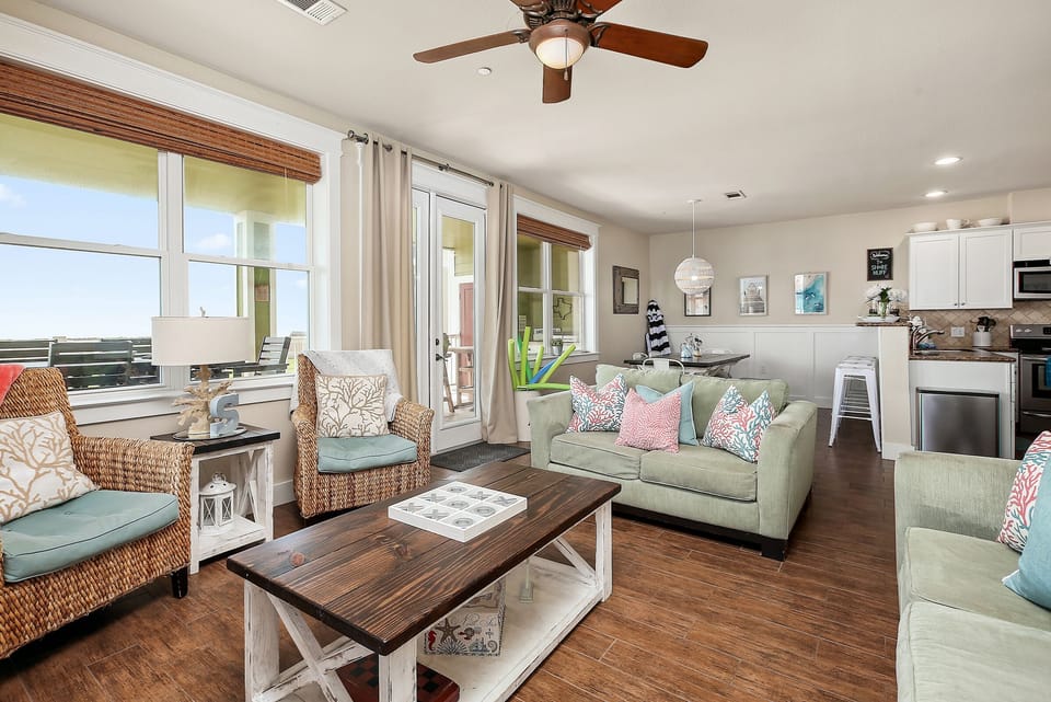 Direct ocean views from living, dining, & kitchen