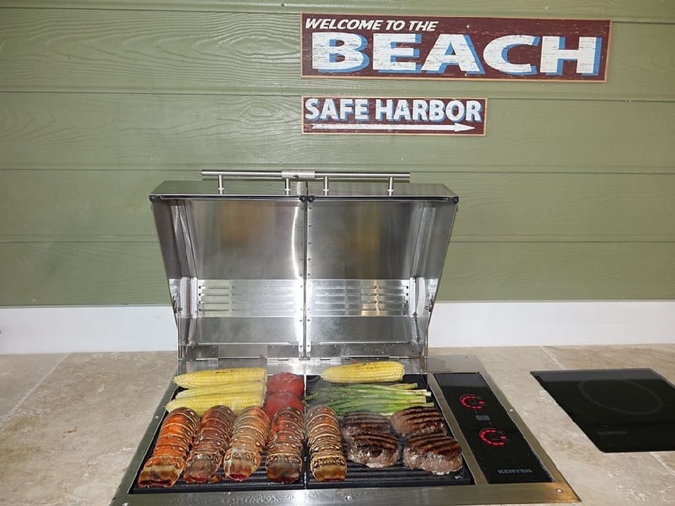 Huge private electric grill & side burner