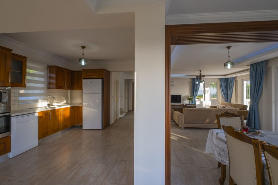 Luxury Villa, 4 Bedrooms | Private kitchen | Coffee/tea maker, full-size fridge, microwave, oven