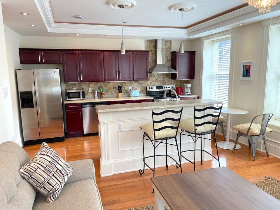 Luxury Condo, 1 Bedroom, Harbor View | Private kitchen | Full-size fridge, microwave, oven, stovetop